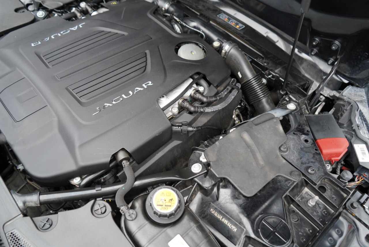 Jaguar F-Type Convertible Auto R AWD 2017