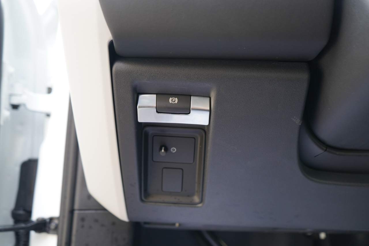 Land Rover Defender 110 P300 S 2025