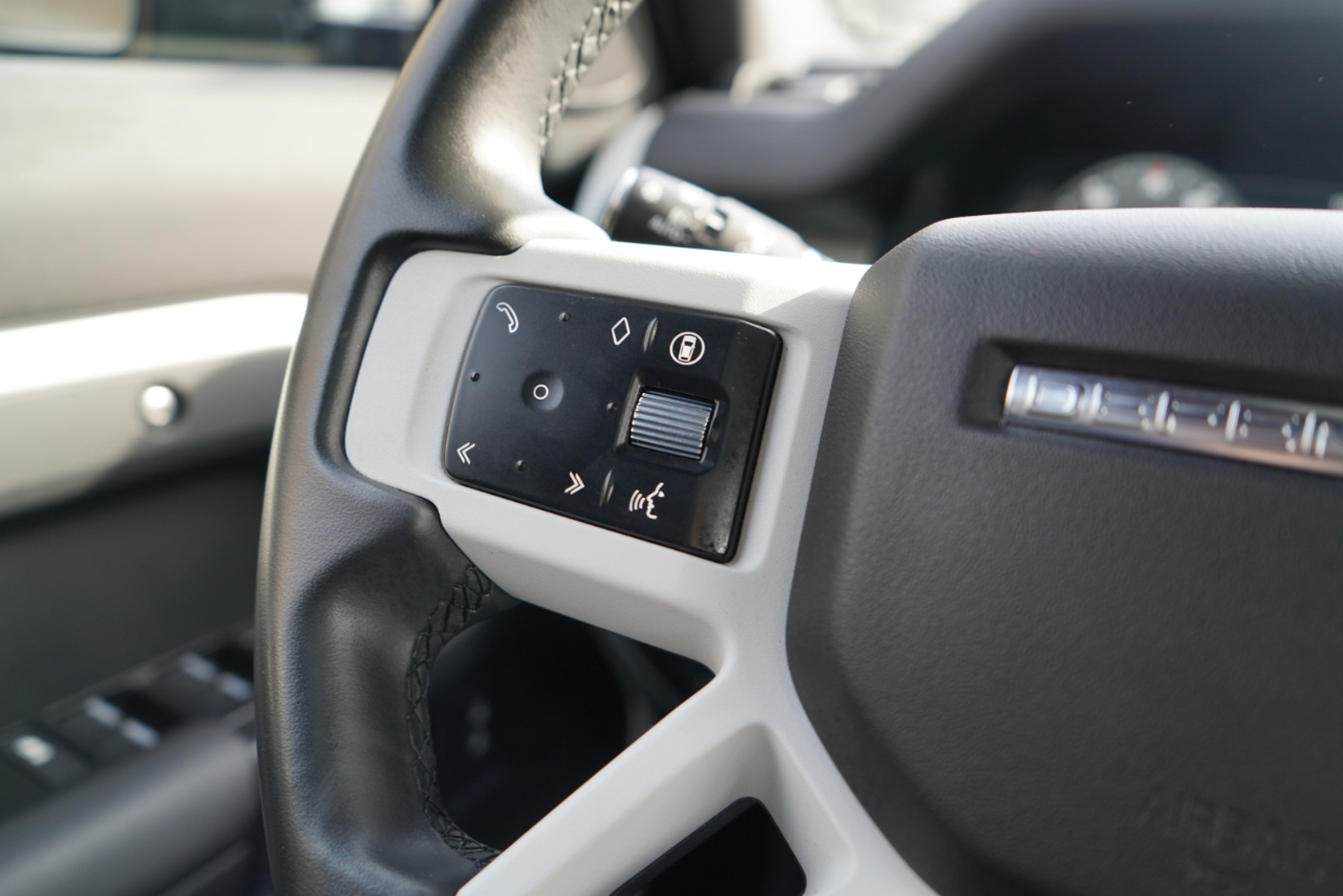 Land Rover Defender 110 P300 S 2025