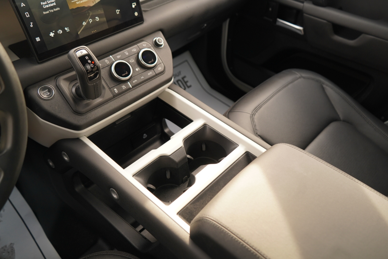 Land Rover Defender 110 P300 S 2025