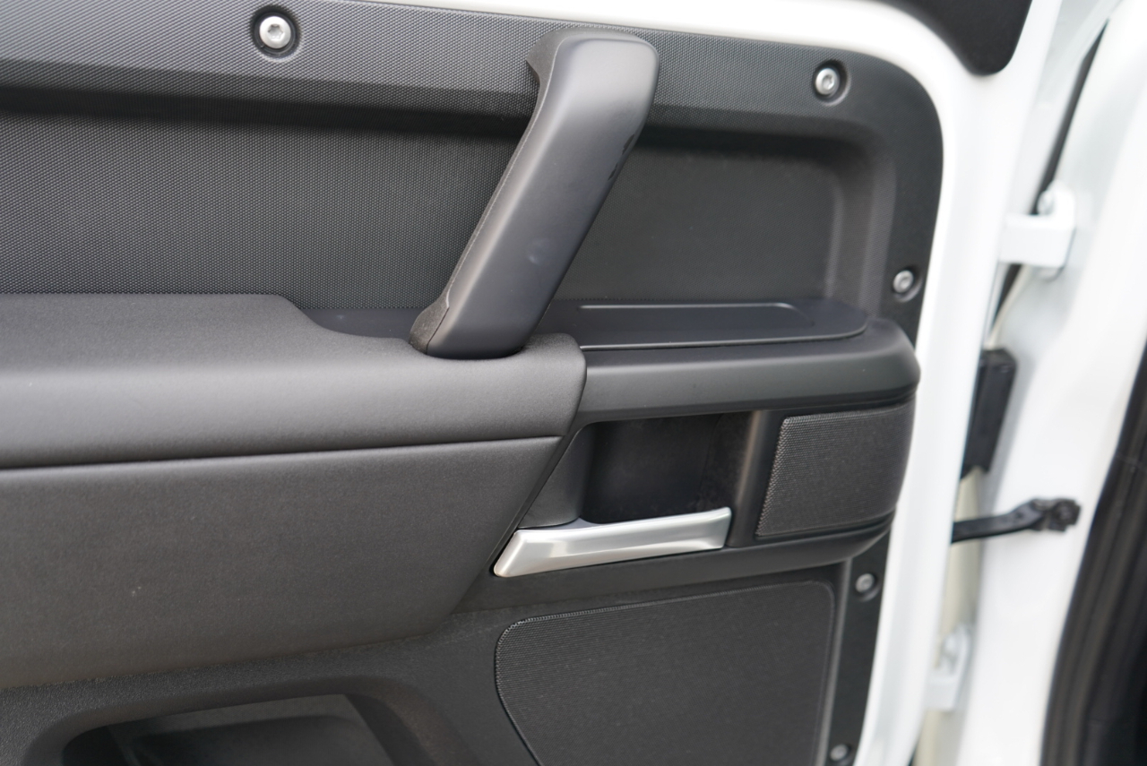 Land Rover Defender 110 P300 S 2025