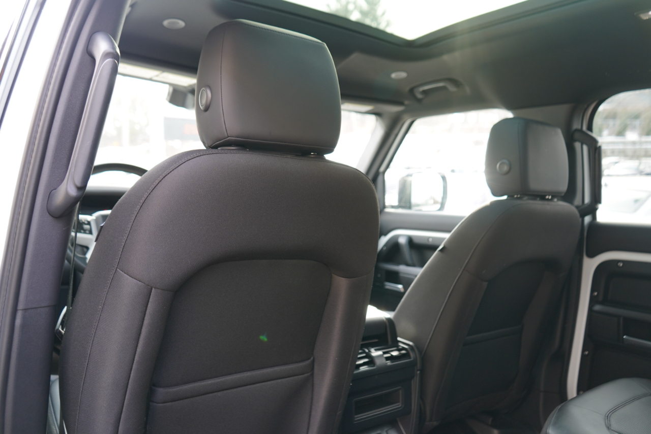 Land Rover Defender 110 P300 S 2025