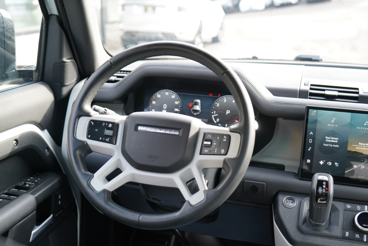 Land Rover Defender 110 P300 S 2025