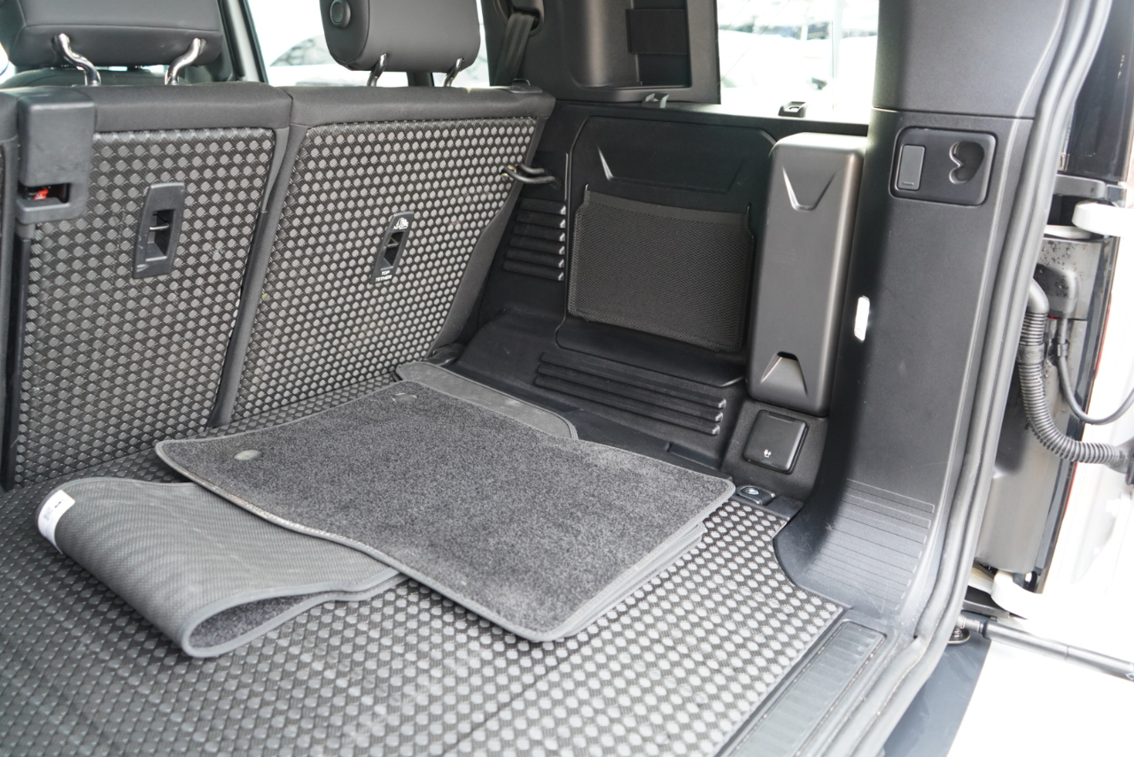 Land Rover Defender 110 P300 S 2025