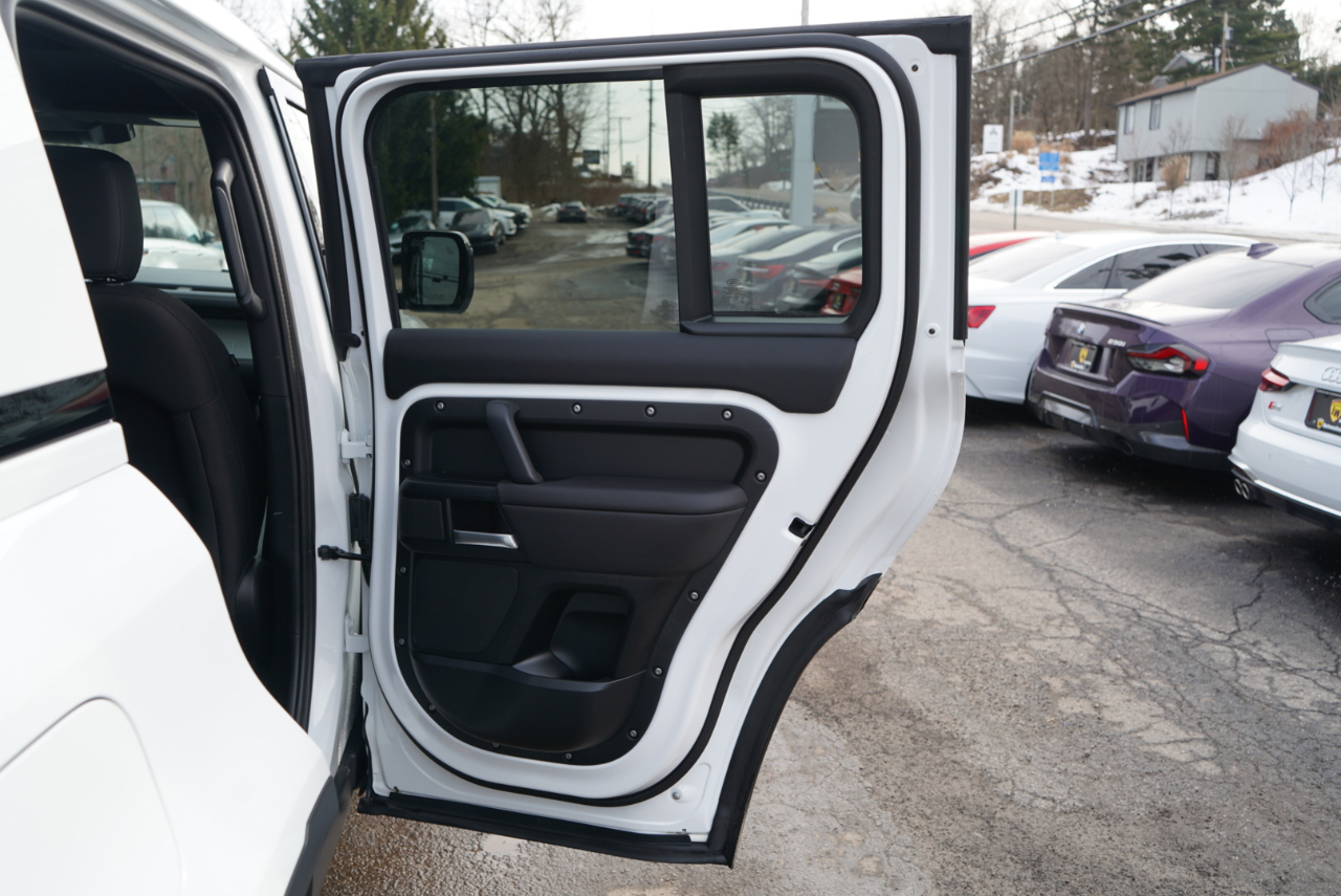 Land Rover Defender 110 P300 S 2025