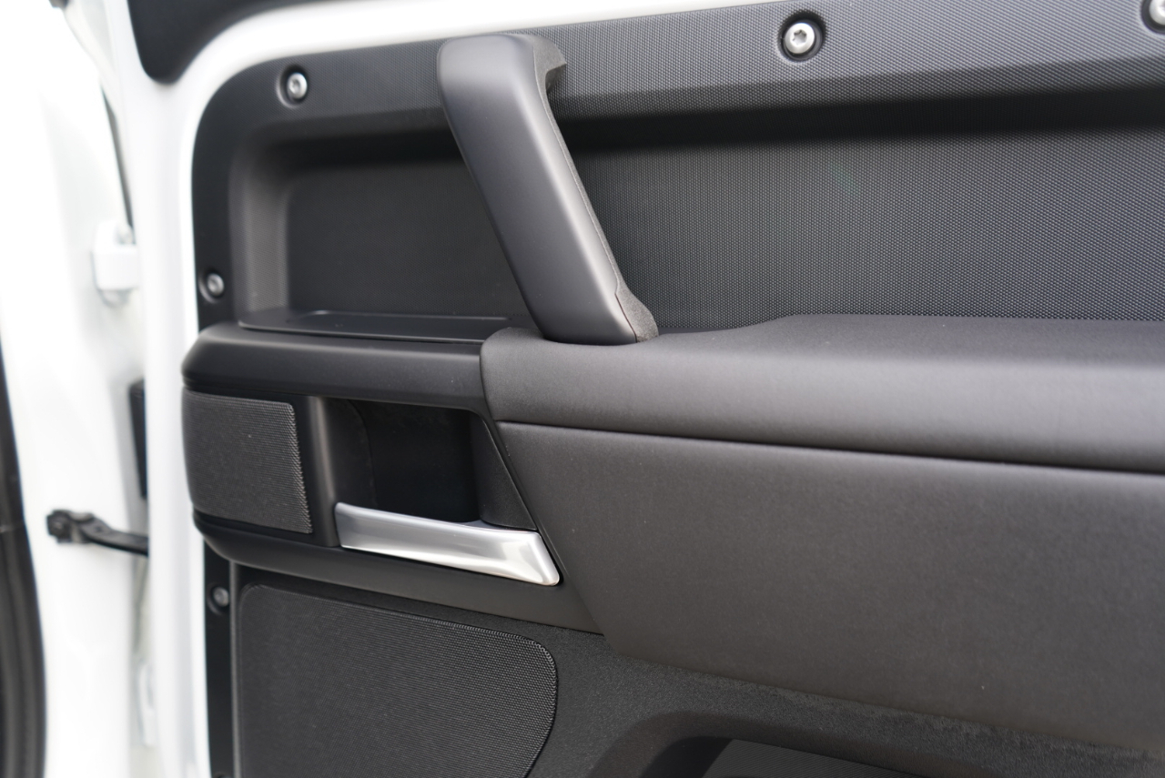 Land Rover Defender 110 P300 S 2025