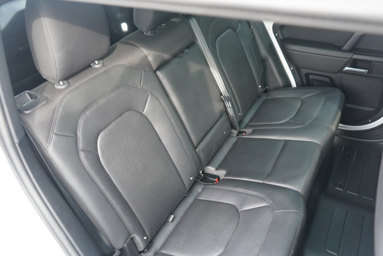 Land Rover Defender 110 P300 S 2025