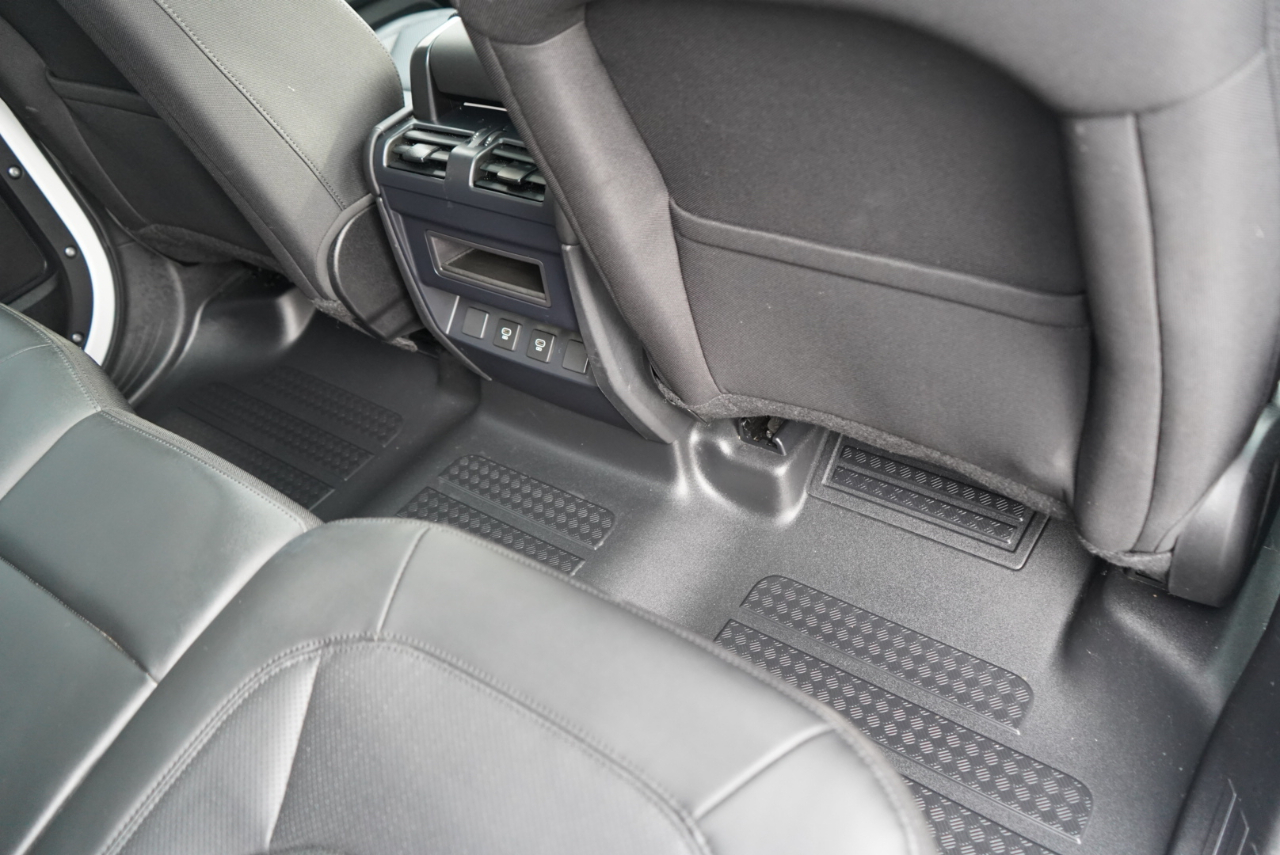 Land Rover Defender 110 P300 S 2025