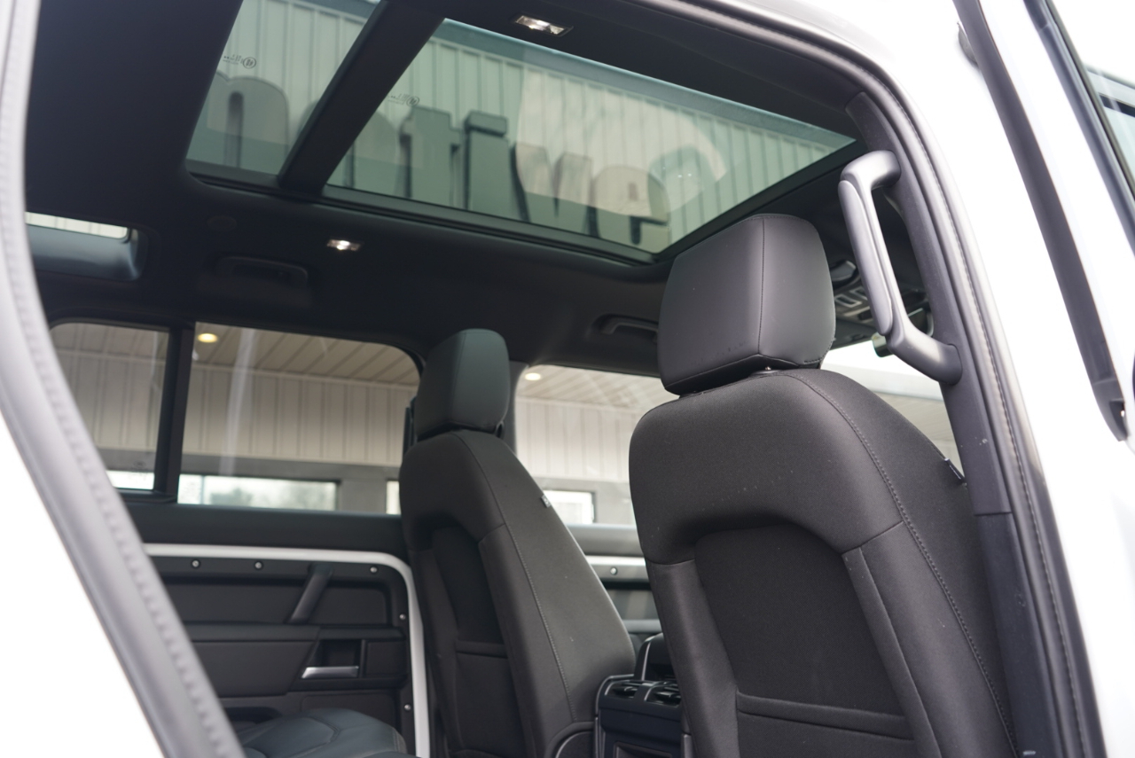 Land Rover Defender 110 P300 S 2025