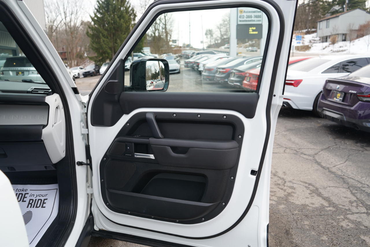 Land Rover Defender 110 P300 S 2025