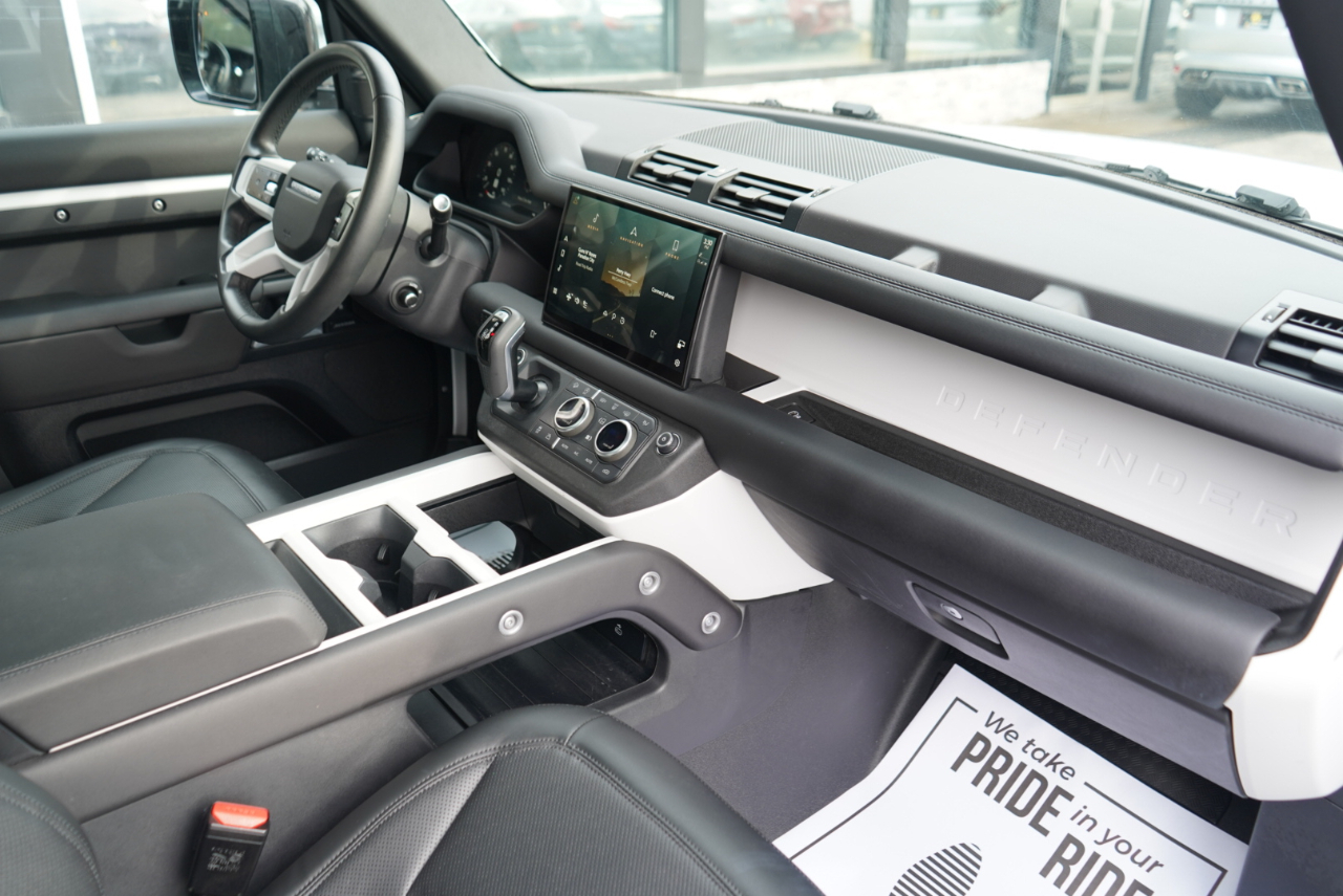 Land Rover Defender 110 P300 S 2025