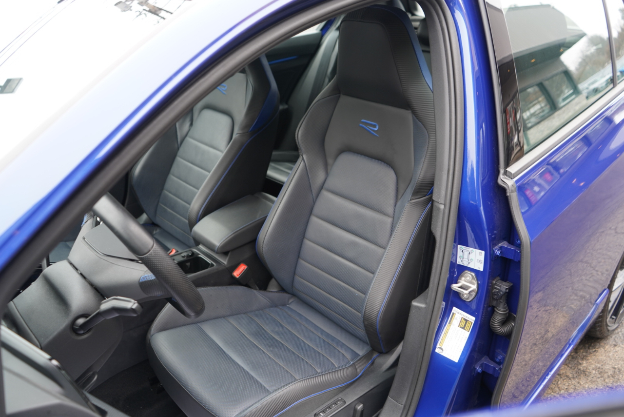 Volkswagen Golf R 2.0T Manual w/DCC/Nav 2023