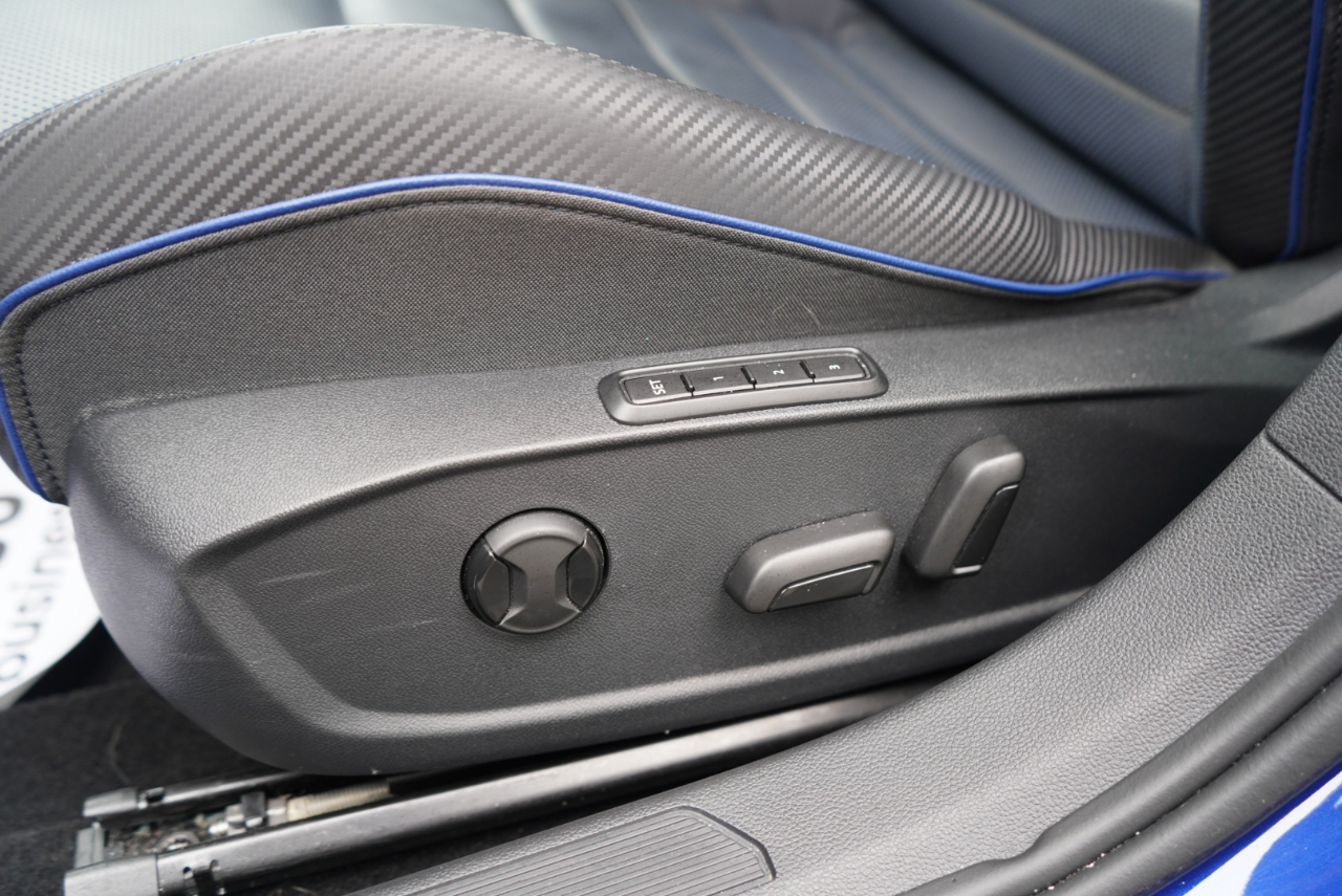 Volkswagen Golf R 2.0T Manual w/DCC/Nav 2023