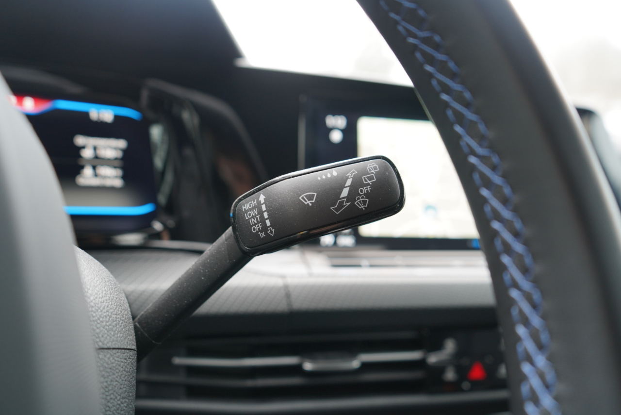 Volkswagen Golf R 2.0T Manual w/DCC/Nav 2023