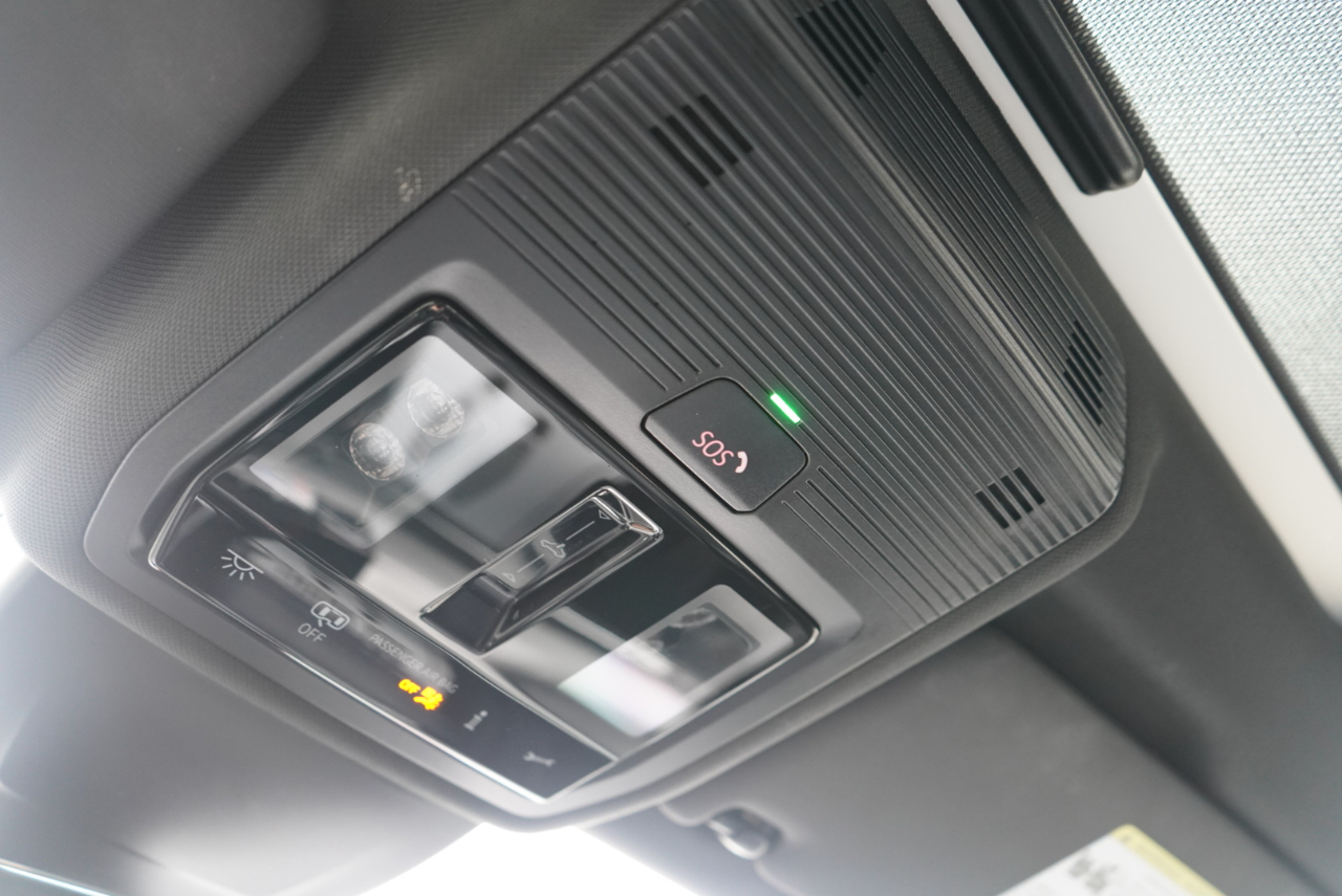 Volkswagen Golf R 2.0T Manual w/DCC/Nav 2023