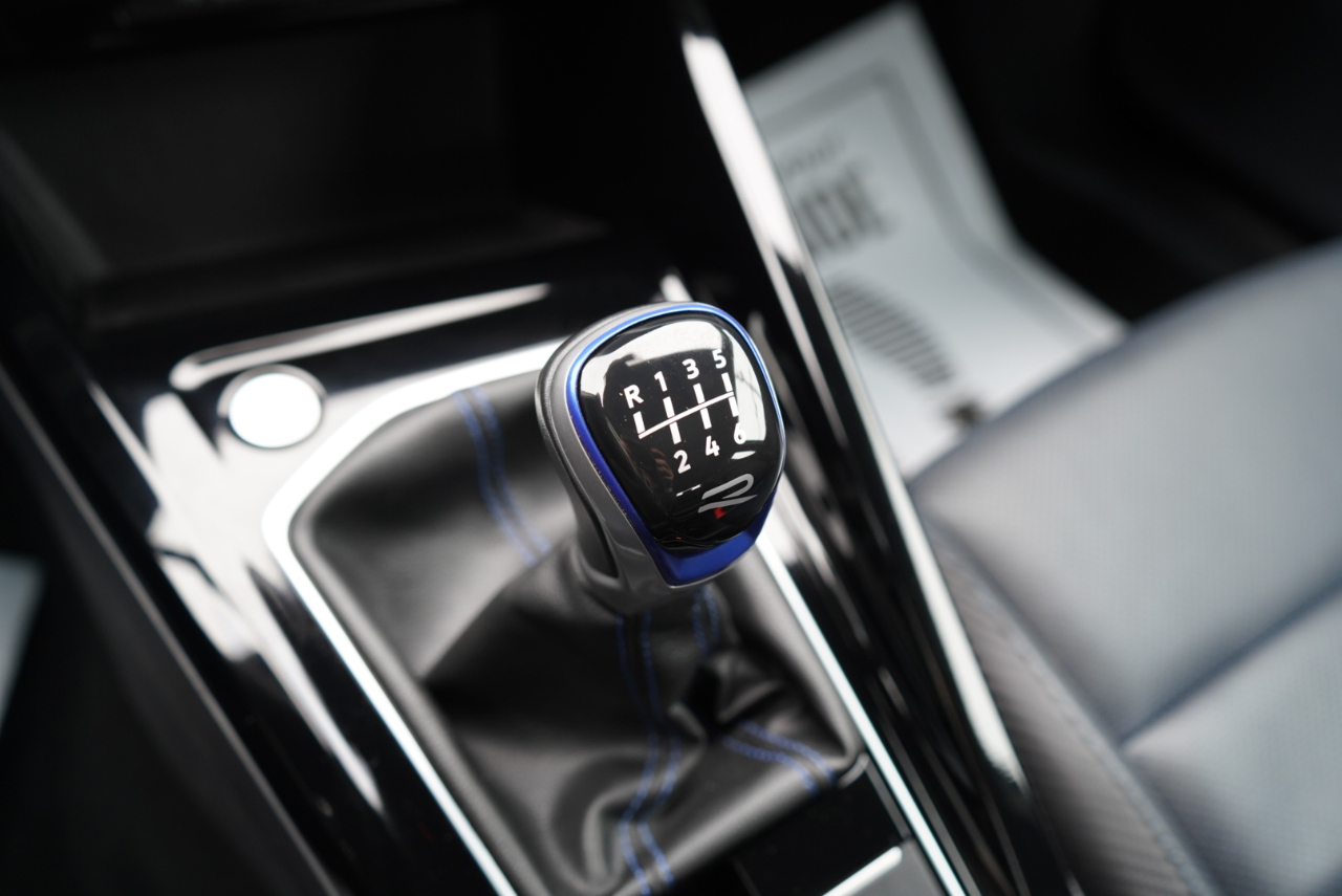 Volkswagen Golf R 2.0T Manual w/DCC/Nav 2023