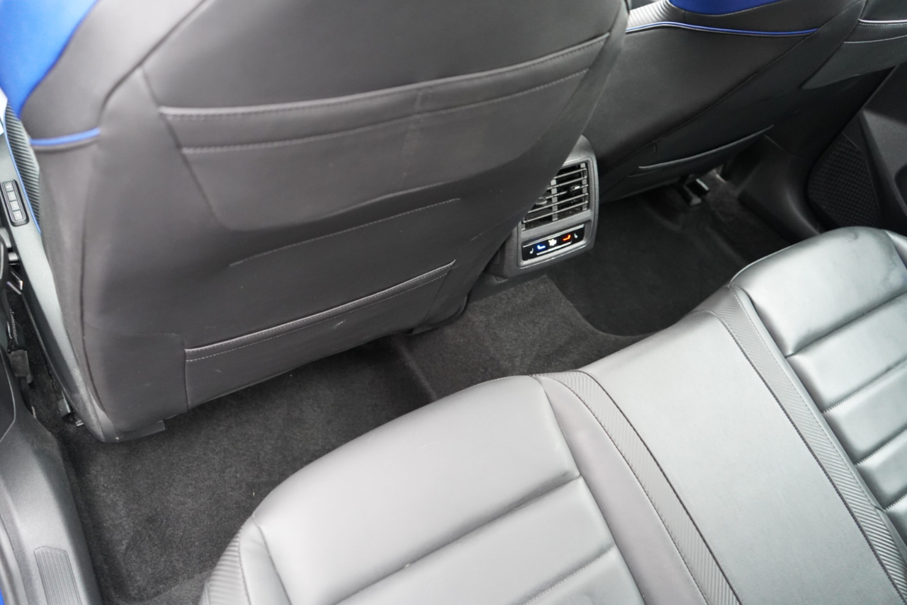 Volkswagen Golf R 2.0T Manual w/DCC/Nav 2023