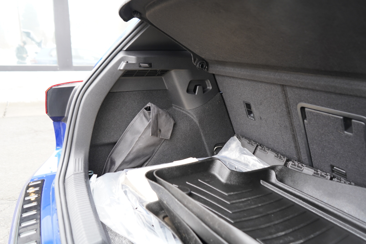 Volkswagen Golf R 2.0T Manual w/DCC/Nav 2023