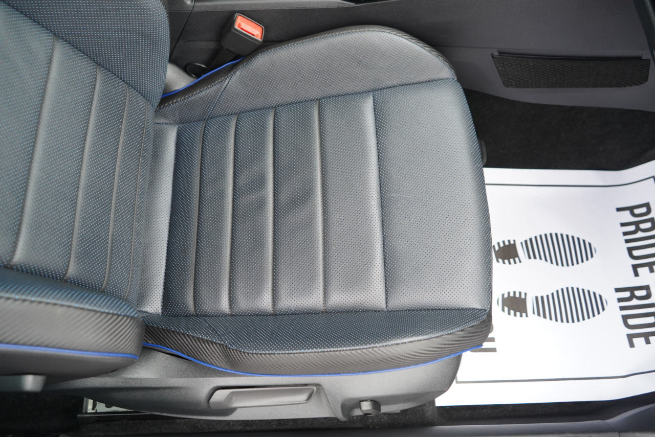 Volkswagen Golf R 2.0T Manual w/DCC/Nav 2023