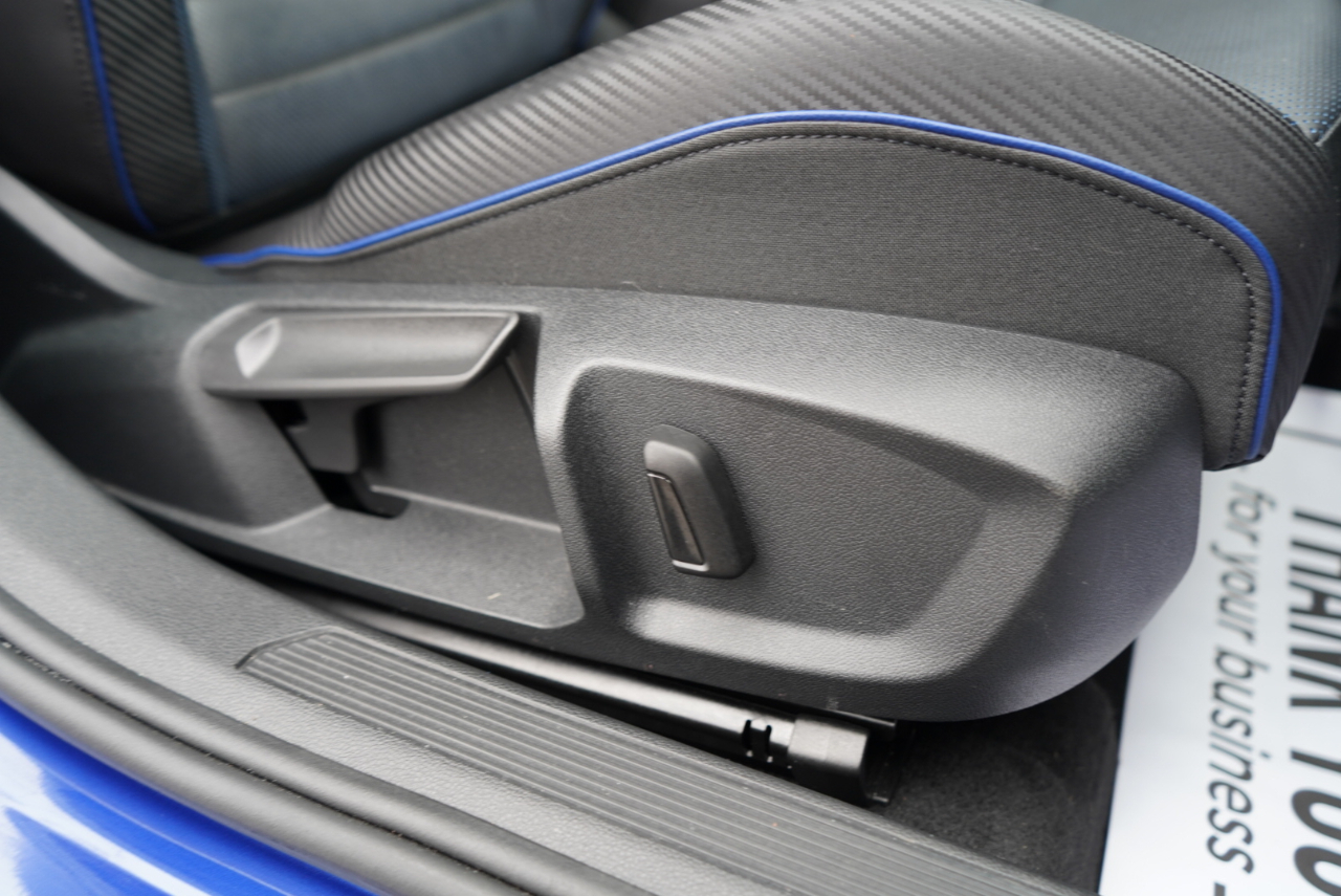 Volkswagen Golf R 2.0T Manual w/DCC/Nav 2023