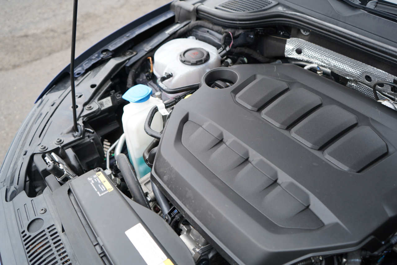 Volkswagen Golf R 2.0T Manual w/DCC/Nav 2023