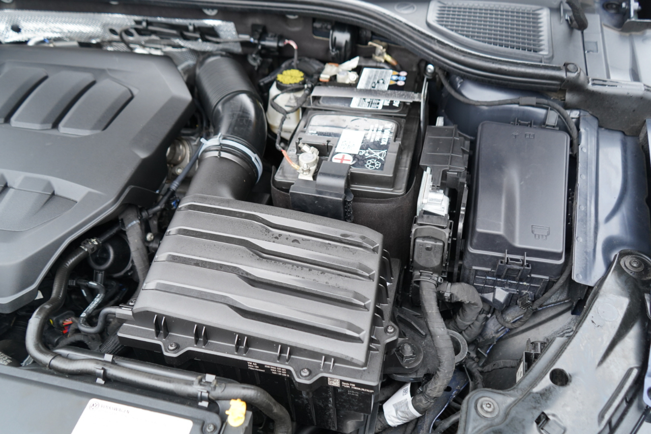 Volkswagen Golf R 2.0T Manual w/DCC/Nav 2023