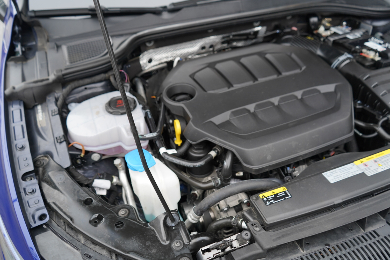 Volkswagen Golf R 2.0T Manual w/DCC/Nav 2023