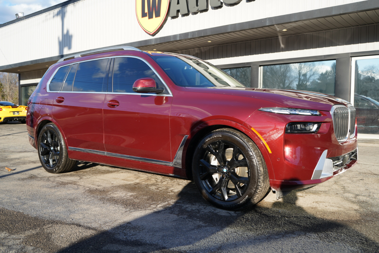 BMW X7 xDrive40i Sports Activity Vehicle 2025