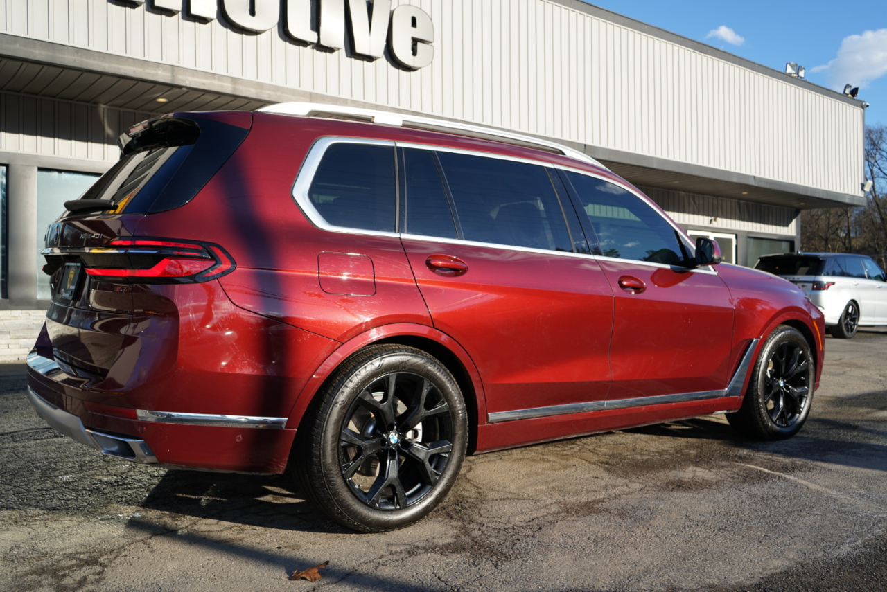 BMW X7 xDrive40i Sports Activity Vehicle 2025