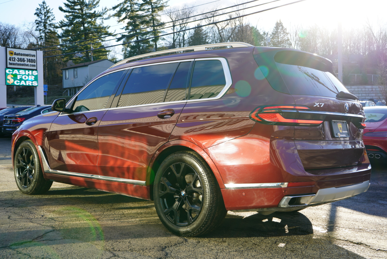 BMW X7 xDrive40i Sports Activity Vehicle 2025