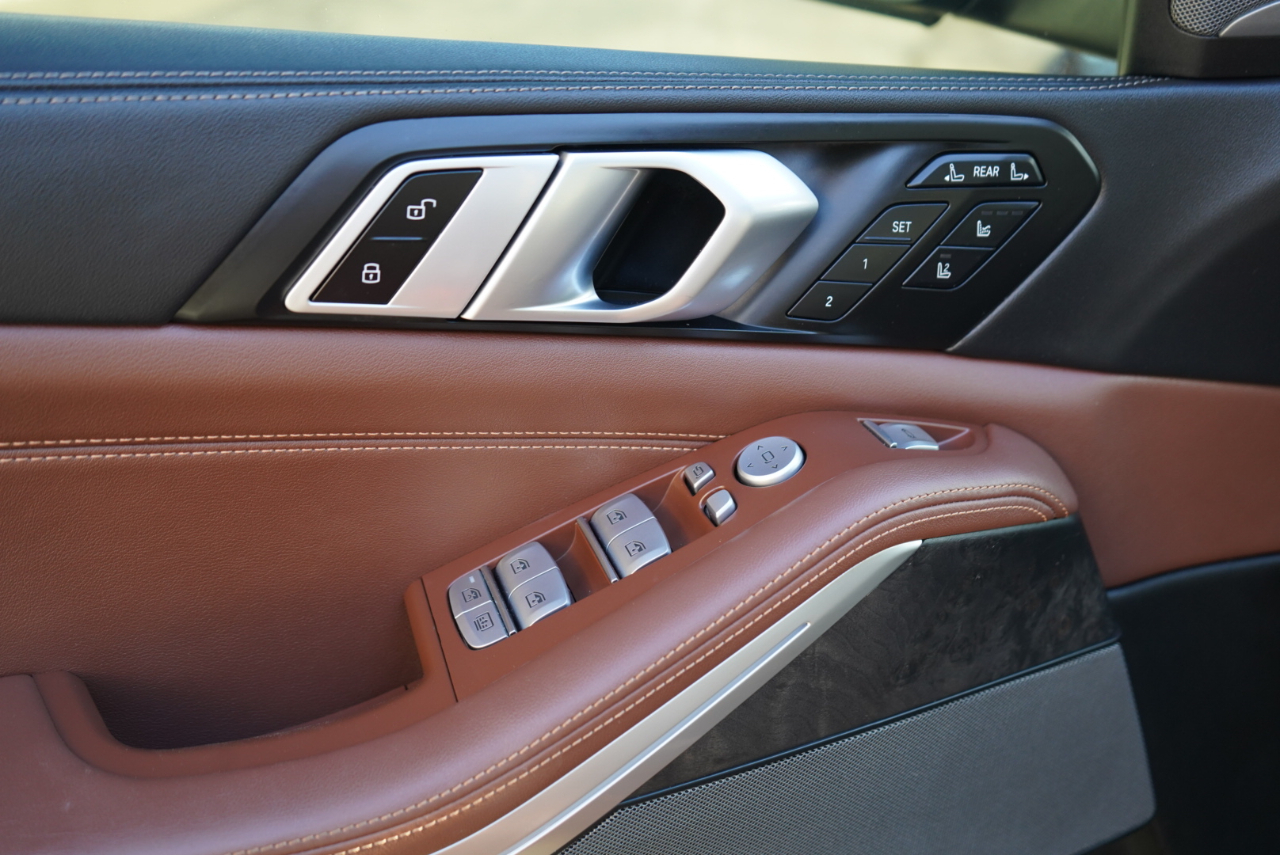 BMW X7 xDrive40i Sports Activity Vehicle 2025