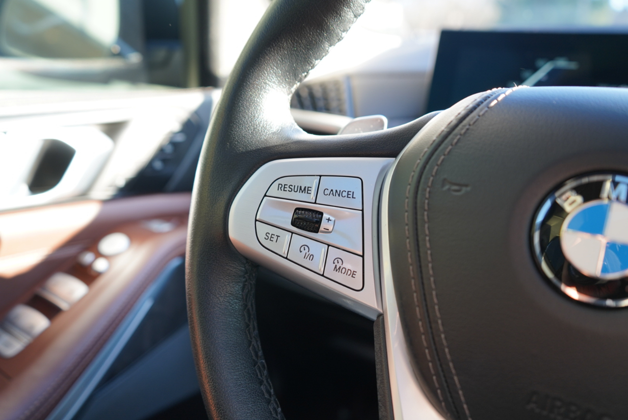 BMW X7 xDrive40i Sports Activity Vehicle 2025