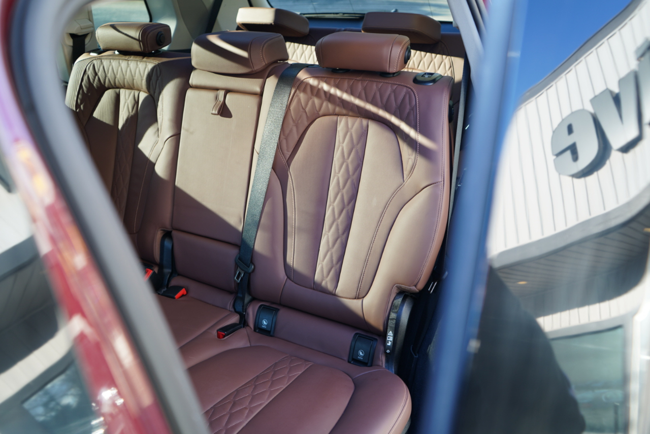 BMW X7 xDrive40i Sports Activity Vehicle 2025