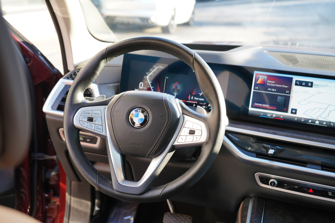 BMW X7 xDrive40i Sports Activity Vehicle 2025