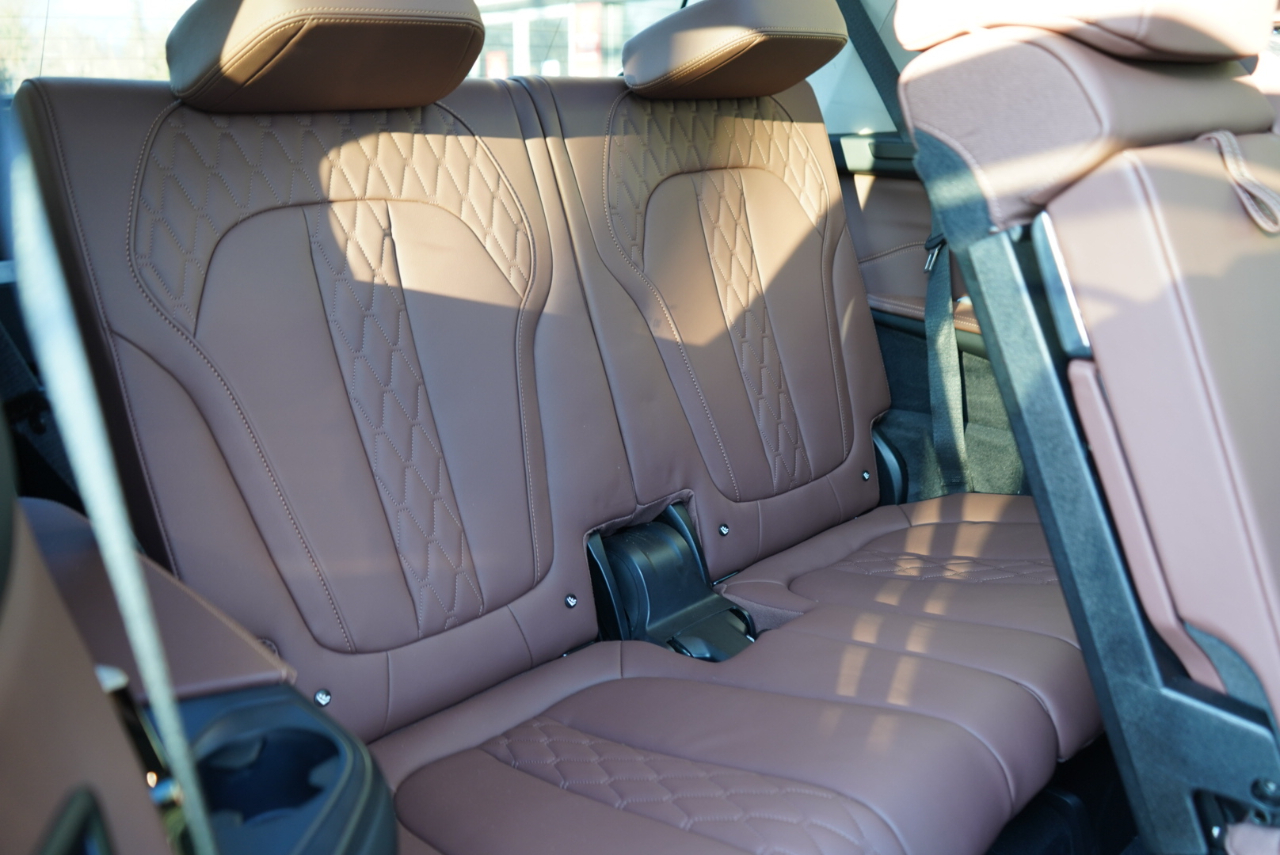 BMW X7 xDrive40i Sports Activity Vehicle 2025