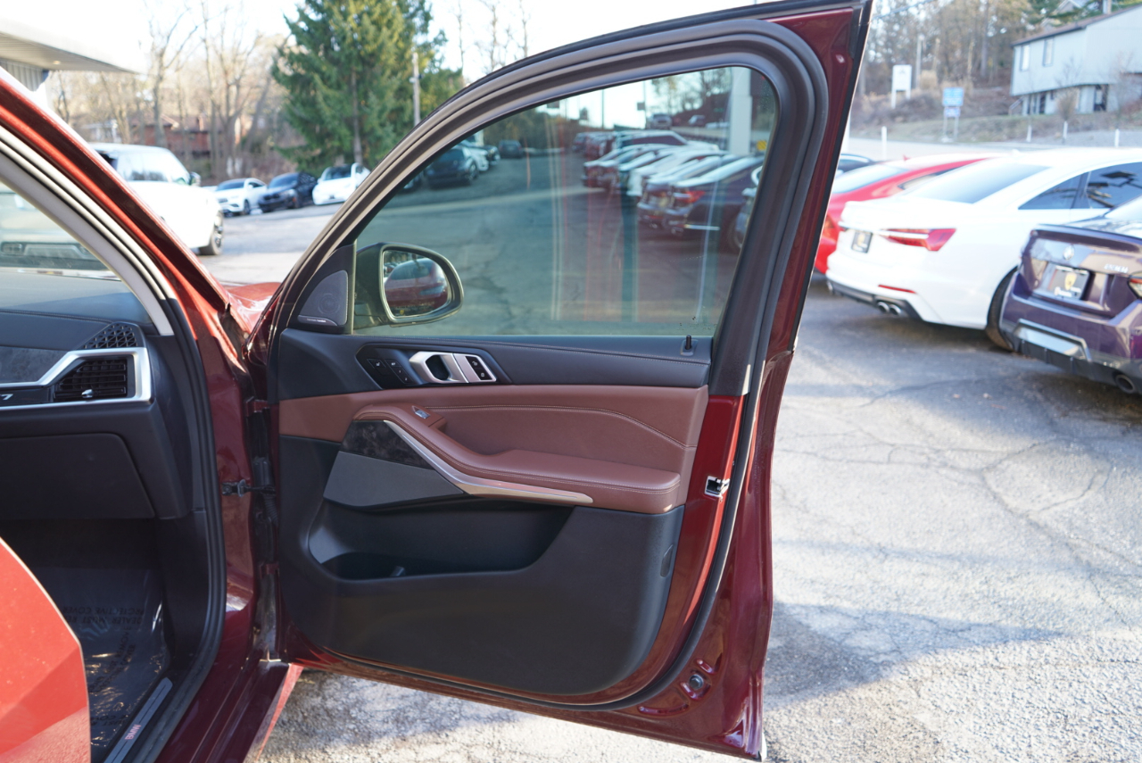 BMW X7 xDrive40i Sports Activity Vehicle 2025