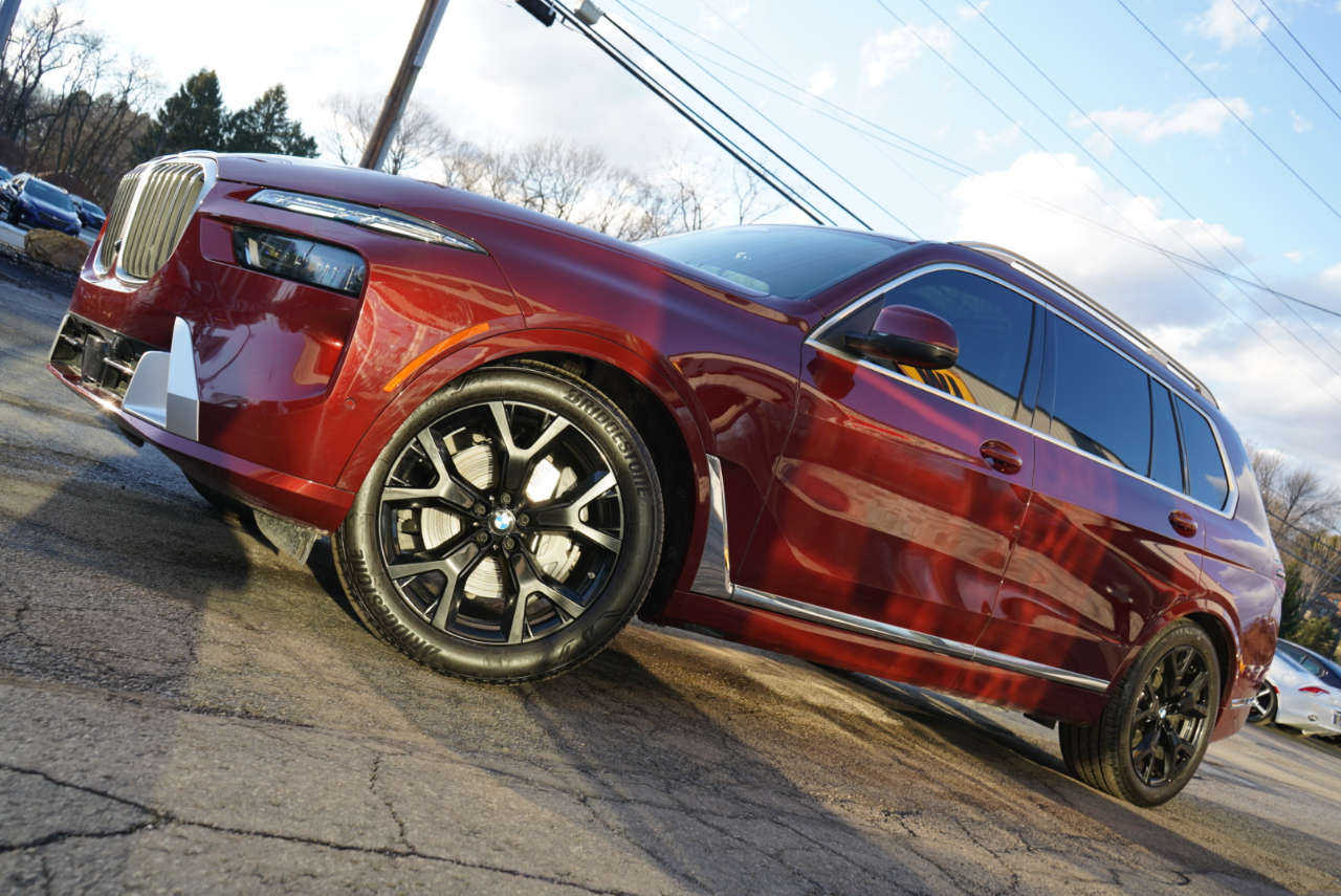 BMW X7 xDrive40i Sports Activity Vehicle 2025