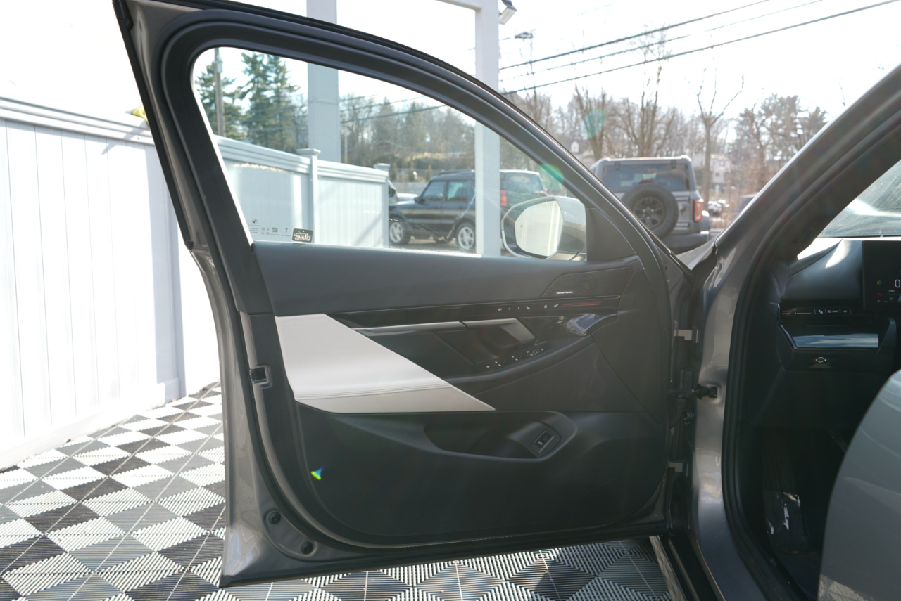 BMW 5 Series 530i xDrive Sedan 2024