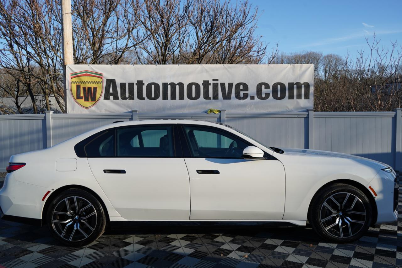 BMW 7 Series 740i xDrive Sedan 2024