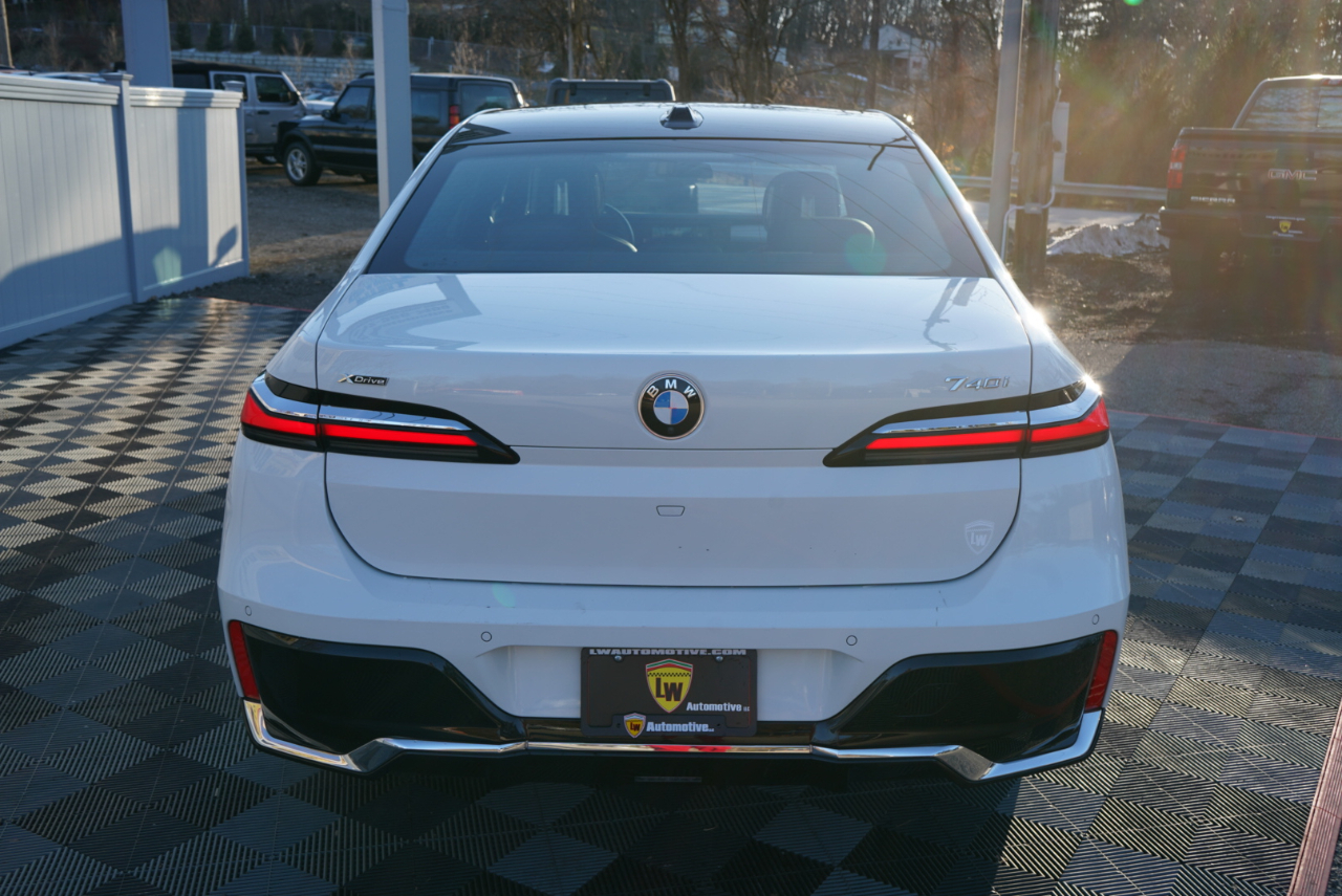 BMW 7 Series 740i xDrive Sedan 2024