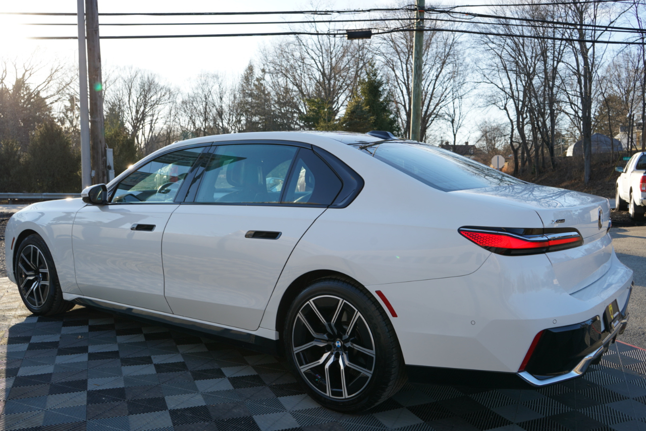 BMW 7 Series 740i xDrive Sedan 2024