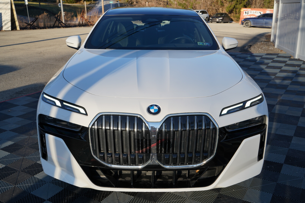 BMW 7 Series 740i xDrive Sedan 2024