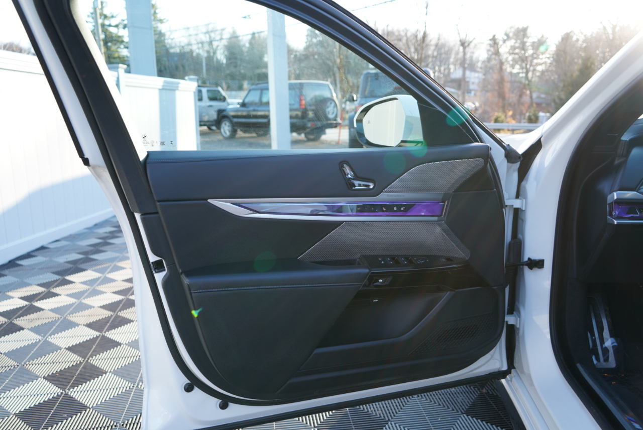 BMW 7 Series 740i xDrive Sedan 2024