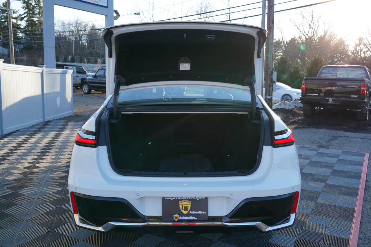 BMW 7 Series 740i xDrive Sedan 2024