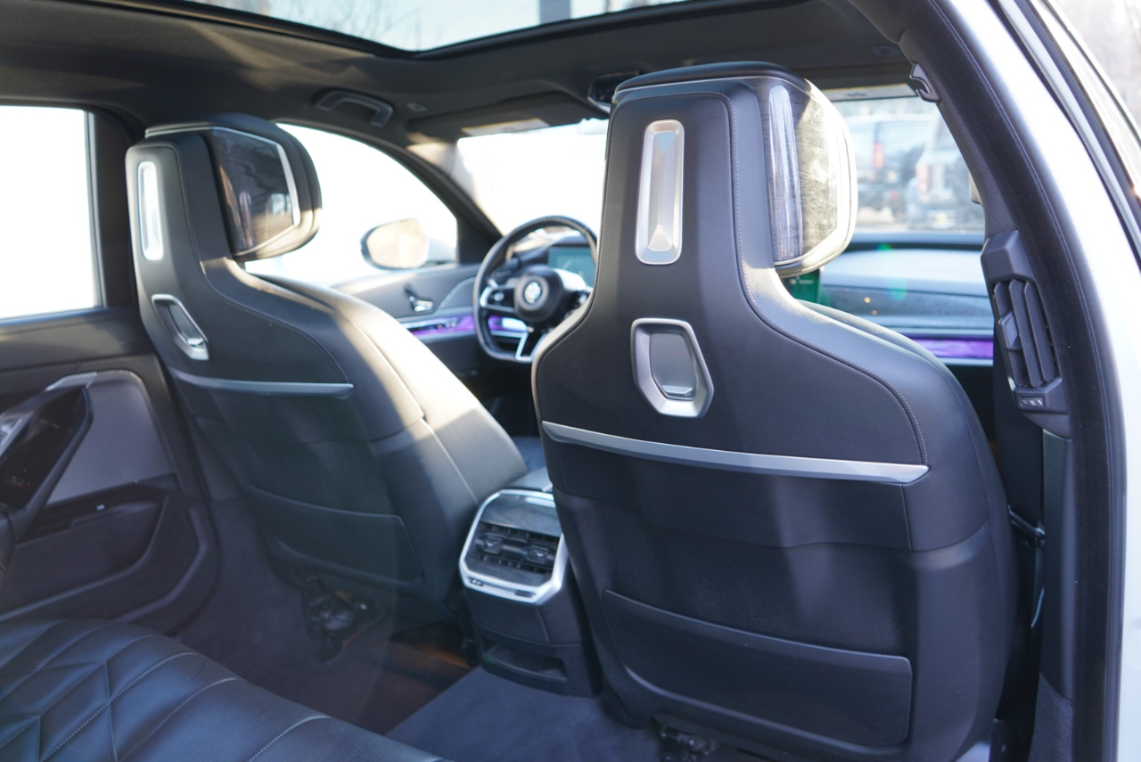 BMW 7 Series 740i xDrive Sedan 2024