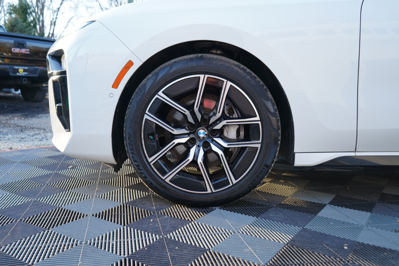 BMW 7 Series 740i xDrive Sedan 2024