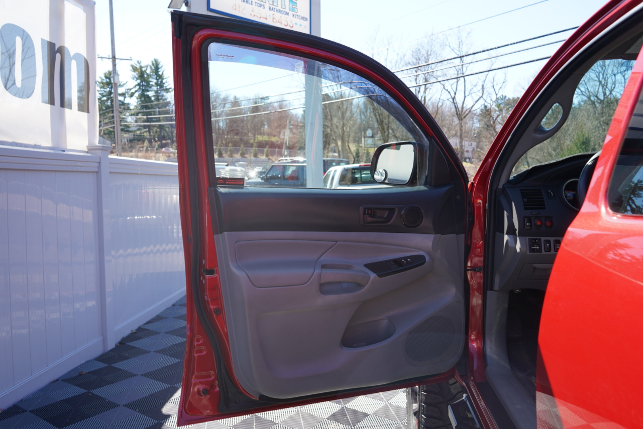 Toyota Tacoma 4WD Access Cab I4 AT (Natl) 2015