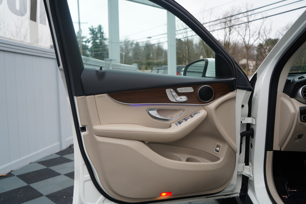 Mercedes-Benz GLC GLC 300 4MATIC SUV 2022