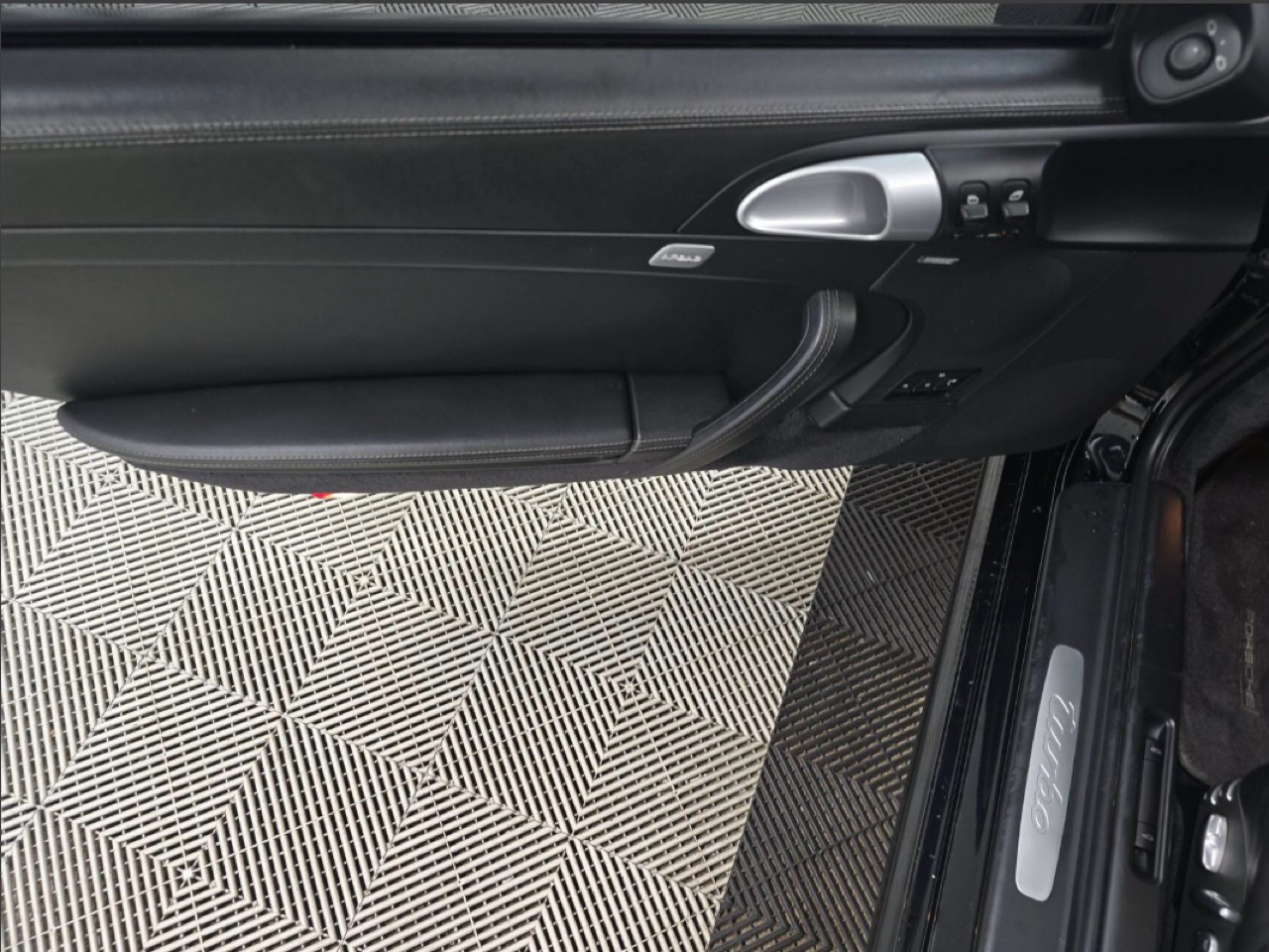 Porsche 911 2dr Cabriolet Turbo 2009