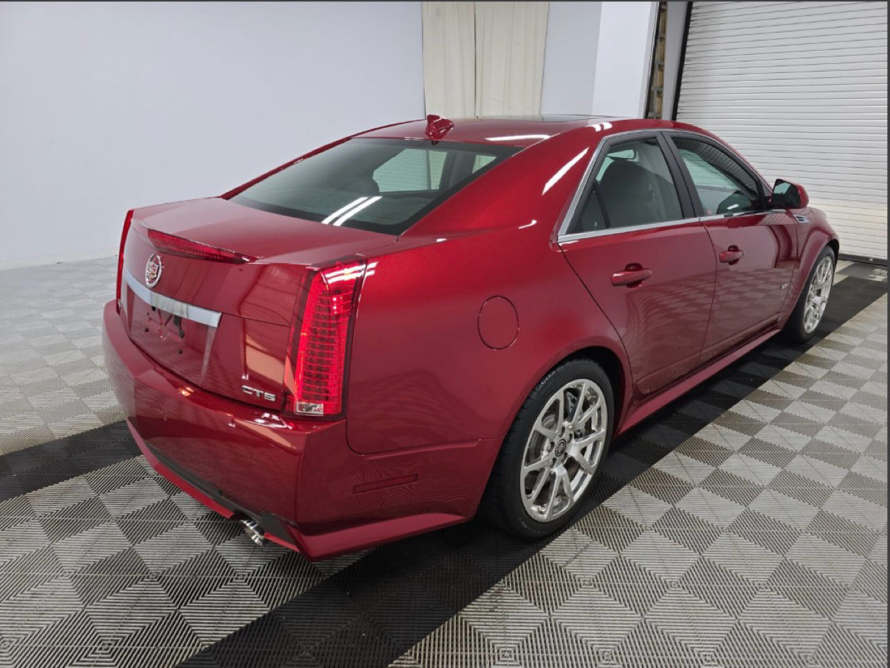 Cadillac CTS-V 4dr Sdn 2009